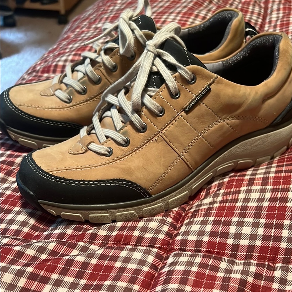 Clarks Tan and Black Athletic Shoes with Durable Rubber Soles - Picture 7 of 10
